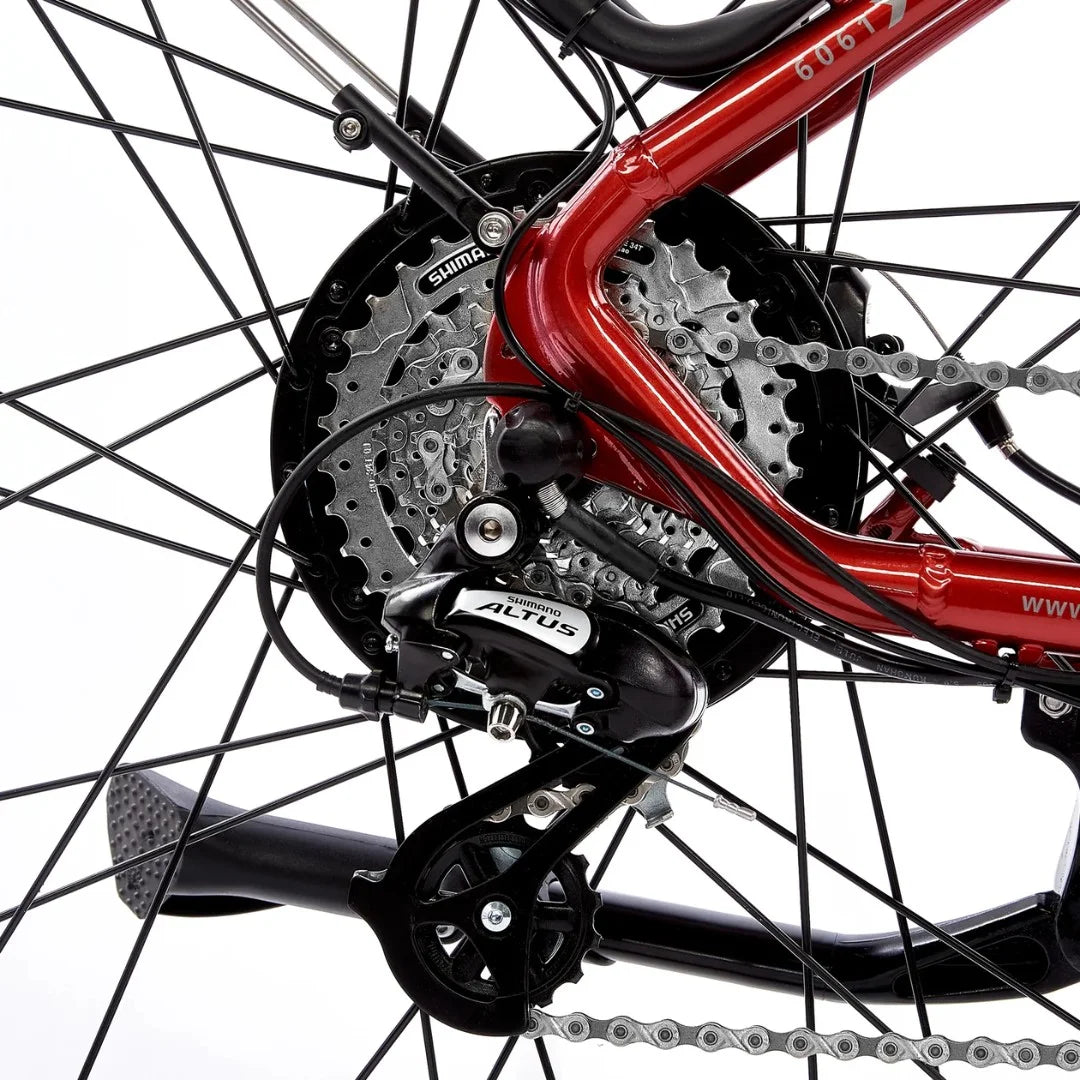Zoomed-in view of Shimano Altus derailleur and rear gear cassette on the iGO Core Elite 3D