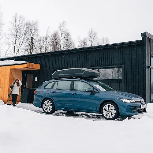 Thule Force 3 M cargo box mounted on blue station wagon in snowy driveway