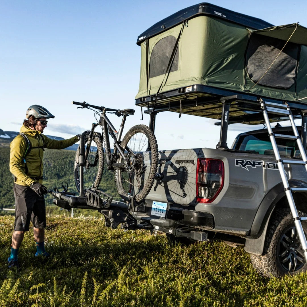 Thule T2 Pro XTR, attached to a car with bike