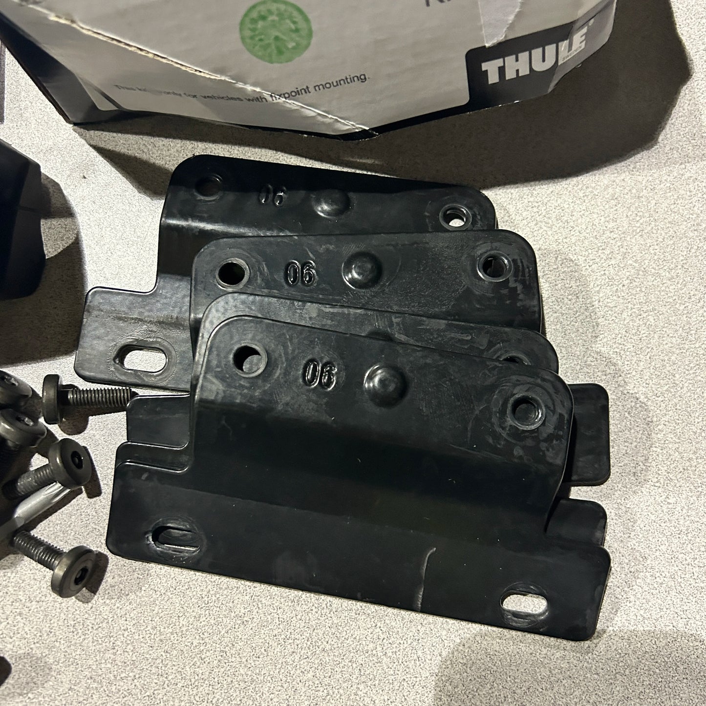 Thule Fit Kit 3164 metal brackets and mounting hardware
