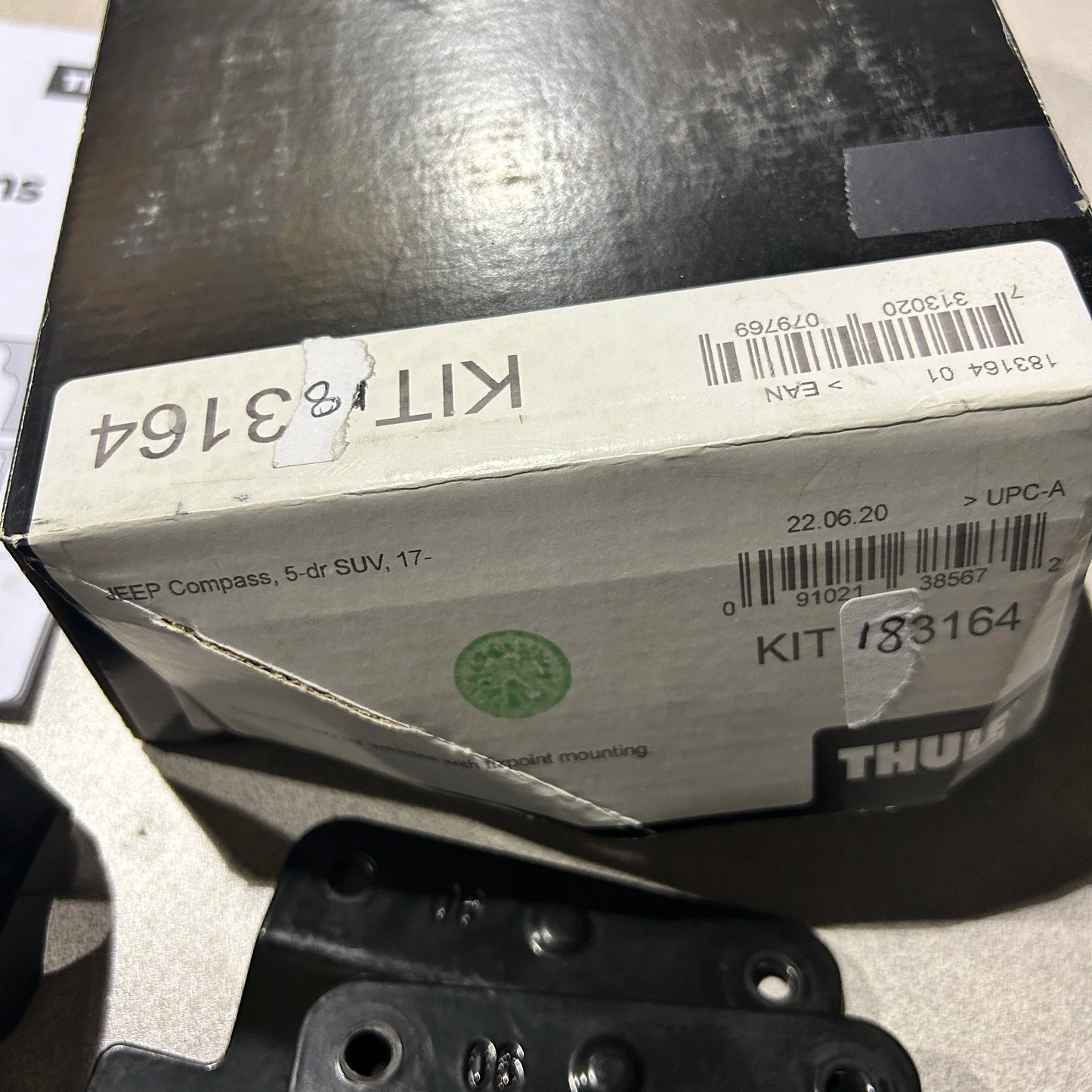 Thule Fit Kit 3164 box with visible part number and components