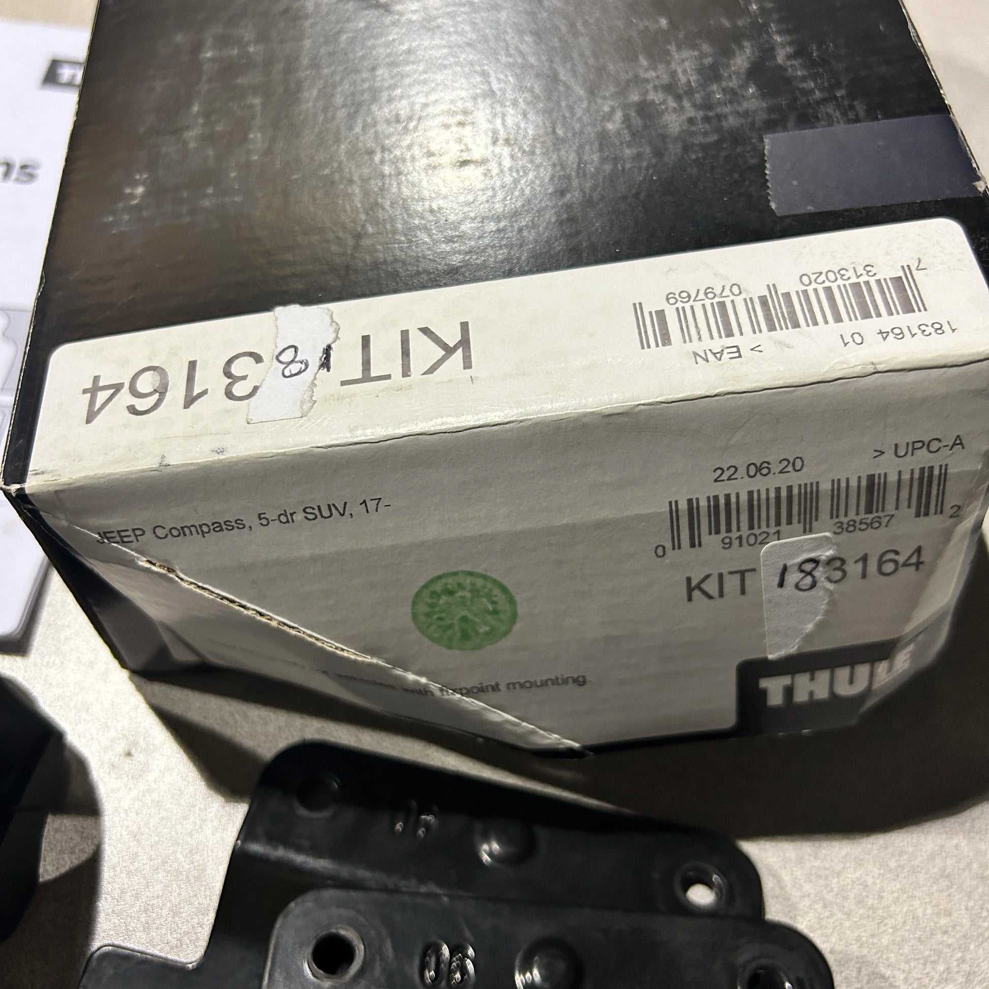 Thule Fit Kit 3164 box with visible part number and components