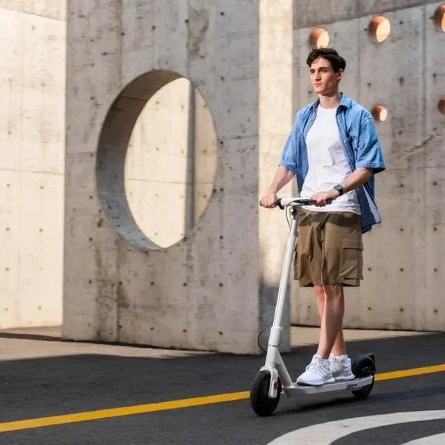 OKAI Neon ES20 eScooter in use