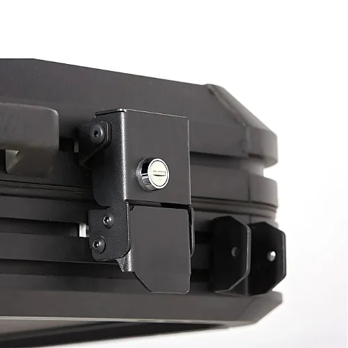 Close-up of Yakima SkyPeak HD locking hardware and latching system with SKS lock core