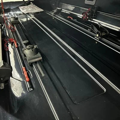 Yakima SkyBox Carbonite 21 inside