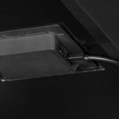 Yakima CBX Solar usb port