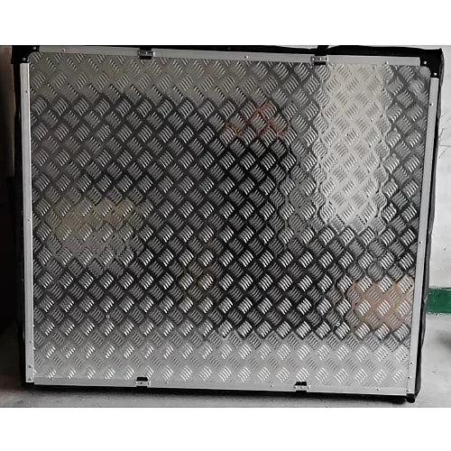 Insulated aluminum diamond plate base for Dog House Mesa rooftop tent